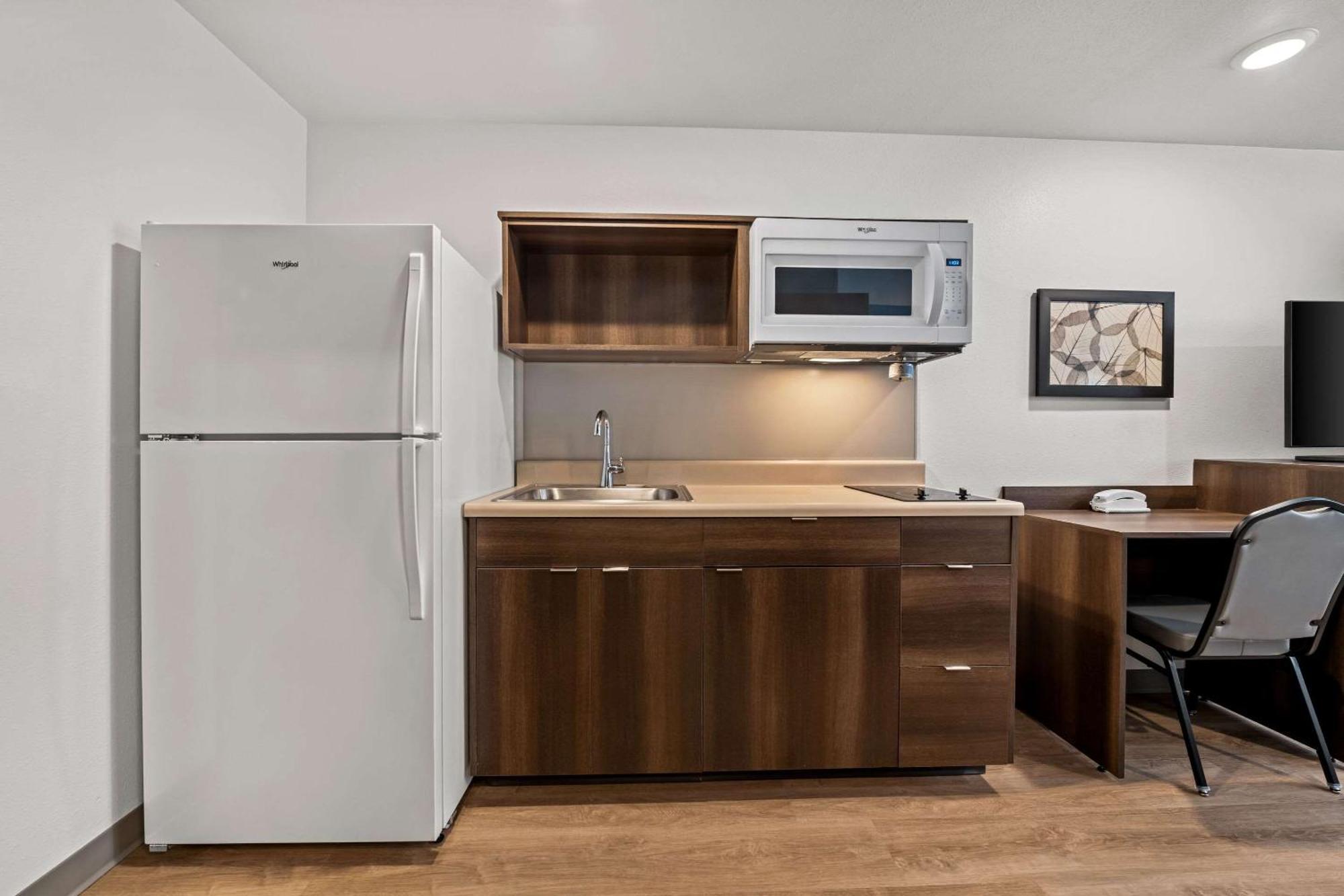 Woodspring Suites Loves Park - Rockford Экстерьер фото